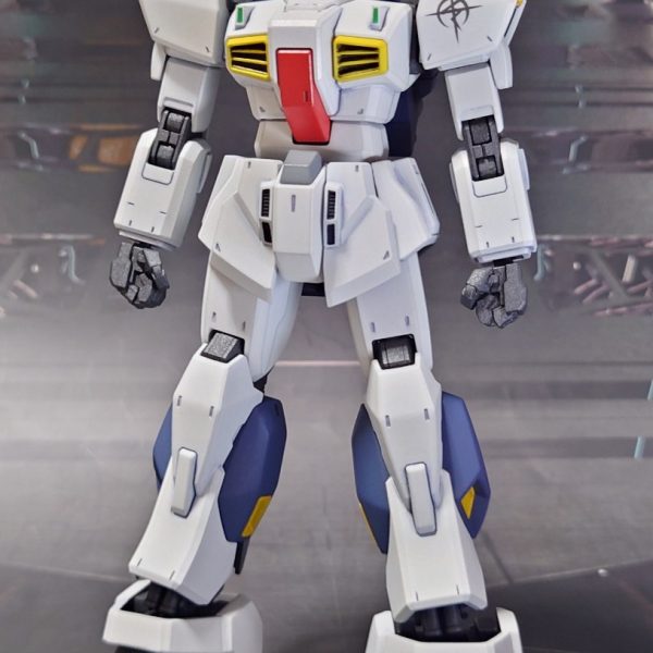 HGUC 1/144 ガンダムMk-Ⅱ (REVIVE版)、オリジナルカラーで全塗装がほぼ完成。メイン武器に持たせたいブツが発売前のため、一旦ストップ。さて、頭部にRG版のガンダムMk-Ⅱのものを用意しましたが、元のHGUC版とどちらが良いか、検討中。頭部単品ならRGの方が格好良い、しかしボディとのバランスはHGUC版も悪くない。まだ武器の完成まで期間が空くので、ゆるりと検討します。（4枚目）