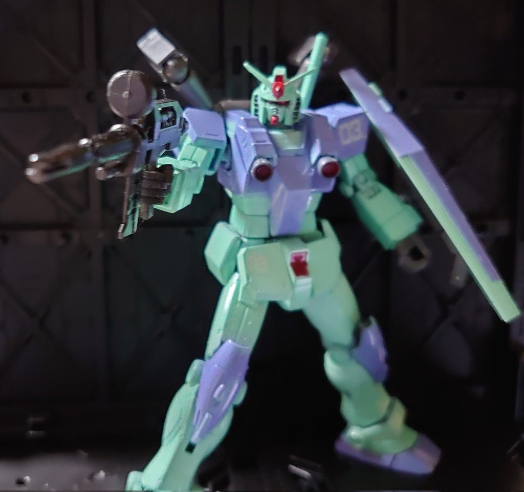 設定指揮官用ガンダムヘッドの素材もジムと同じチタン合金製ジェネネレーターはジムコマンドのものに換装防御力と汎用性以外はＲＸ７８－２と同等以上