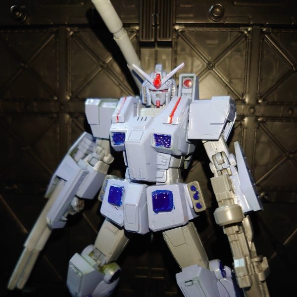 フルアーマーガンダム（すみれ色）