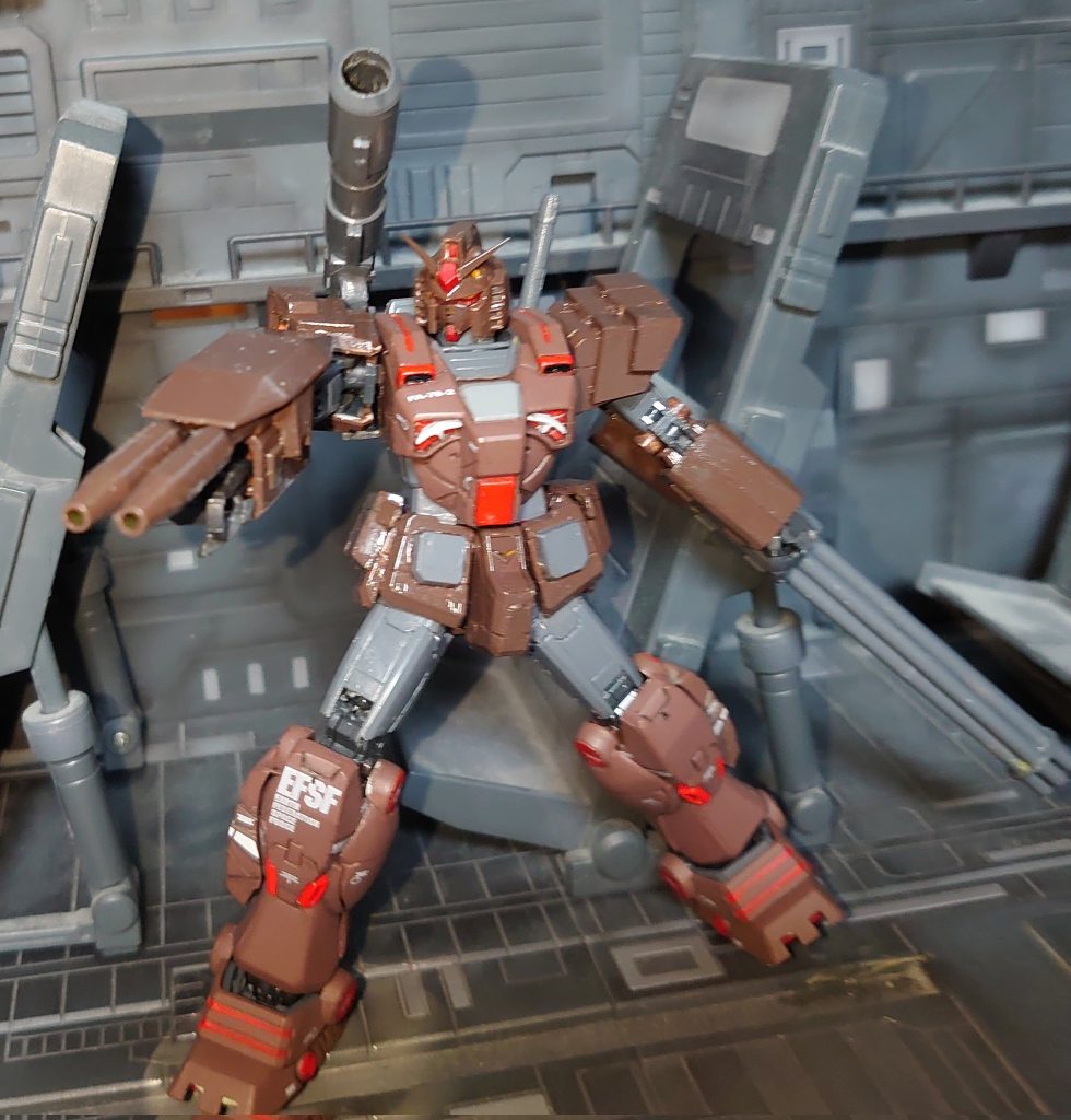 変わりにFAの連装ビームライフルとガトリング砲