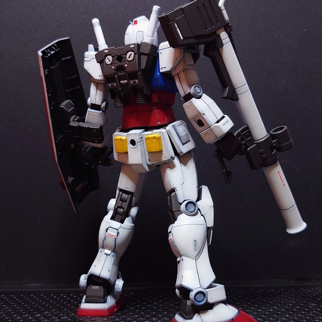 昔はビームライフル一択だったのですが、最近はバズーカ持ちが好みです。仕様は中期型、かな？  