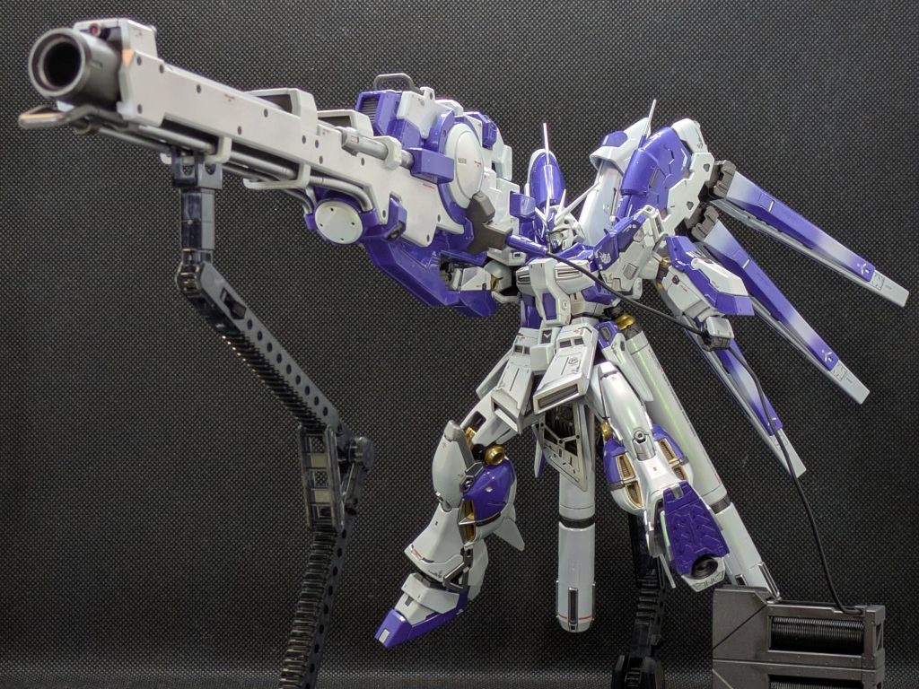 個人的にはデザインはGフレーム版(ゲーム初登場版)が好きなのですがRGでは漫画版のデザインでした。折角なのでメタルビルド版なども参考に配色を考えて作ってみました。
