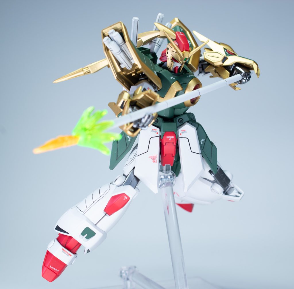 メインカラーは以前零戦と震電作った時に余った暗緑色にビリジアンとか白とかちょこっと混ぜていい感じの深緑を作りました。黄色部分はやっぱ金色にしたかったので、黒下地からベタ塗りして半艶で。