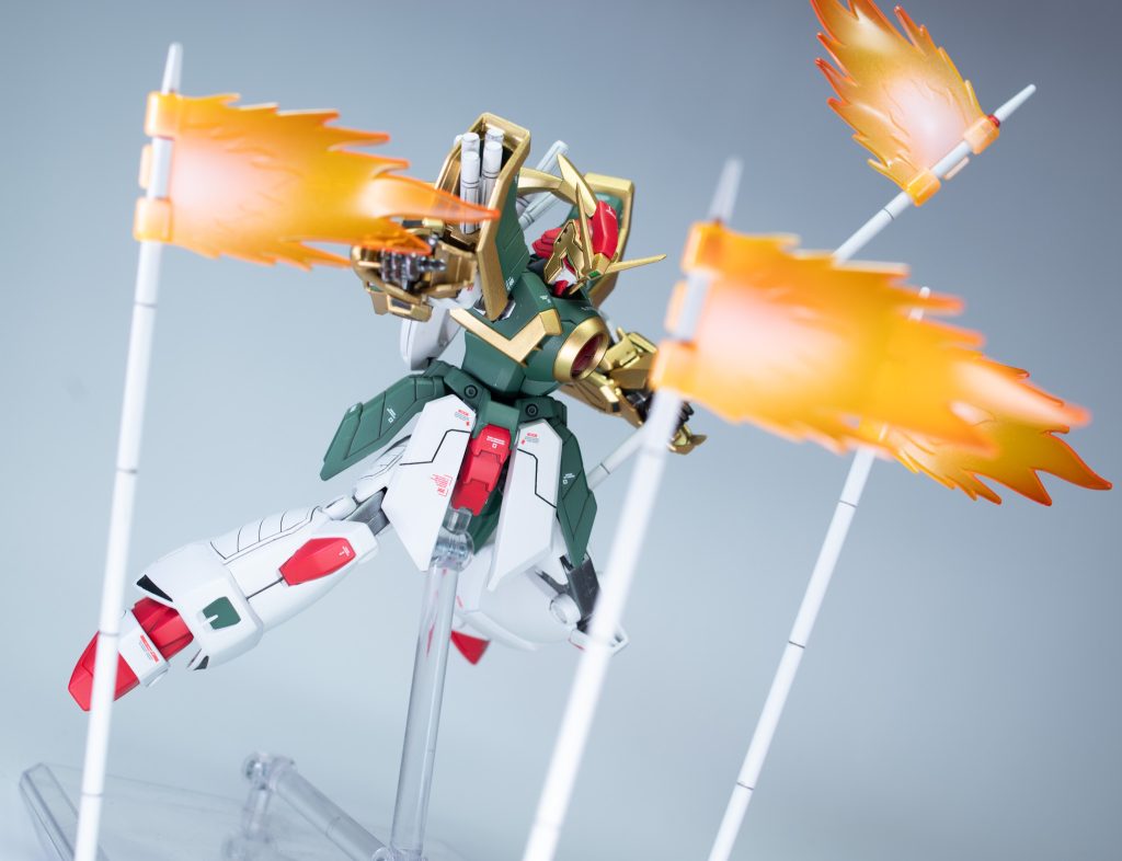 ドラゴンってあんまり飛んでるイメージ無いから、浮かせてポーズって結構むずいですね