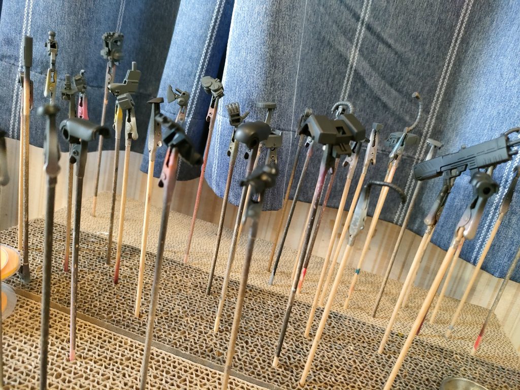 まずは組立、2度切り、簡単な合わせ目処理と面だし。そしてサフ。