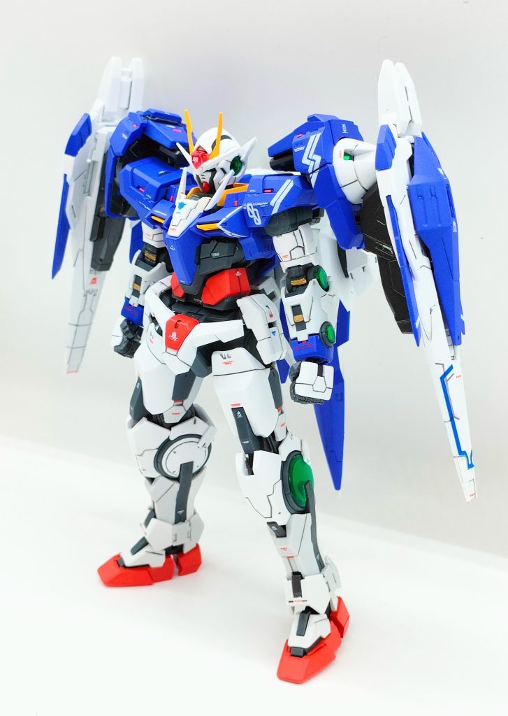 ダブルオーライザー素立ち。単体ではうまく立てず、壁に寄りかかってます、、、