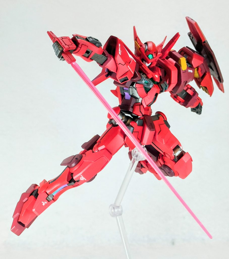 腰にボールジョイントを仕込んだのでポージングの幅が増える