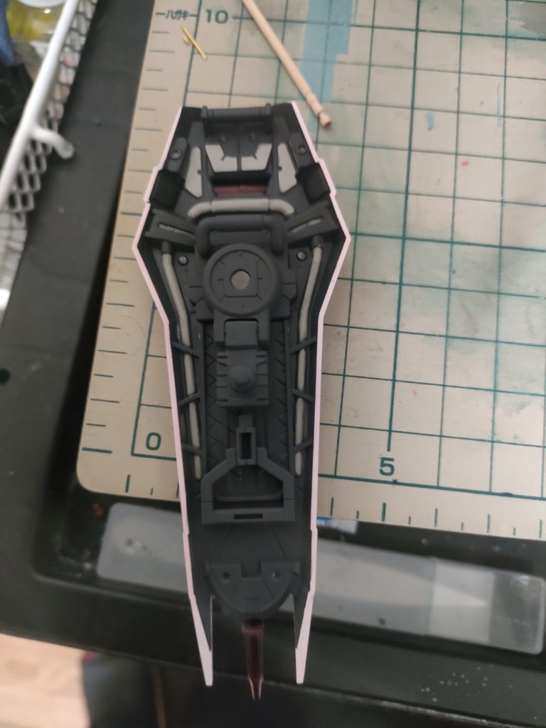 めんどくさかったけど盾の裏も塗り分けたよ。