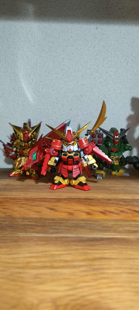 やっぱり3機並べなきゃと思ったらナイトがいませんでした…バーサルとフルアーマーはうちにいたのですが、、、残念！