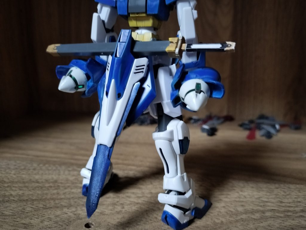 装備解説・太陽炉大腿部に太陽炉を2基搭載しており、これによりトランザムシステムが使用可能となった。エクシアリペアIIと同じく、安全装置を解除することでブースト状態になり、機動力が上昇する。