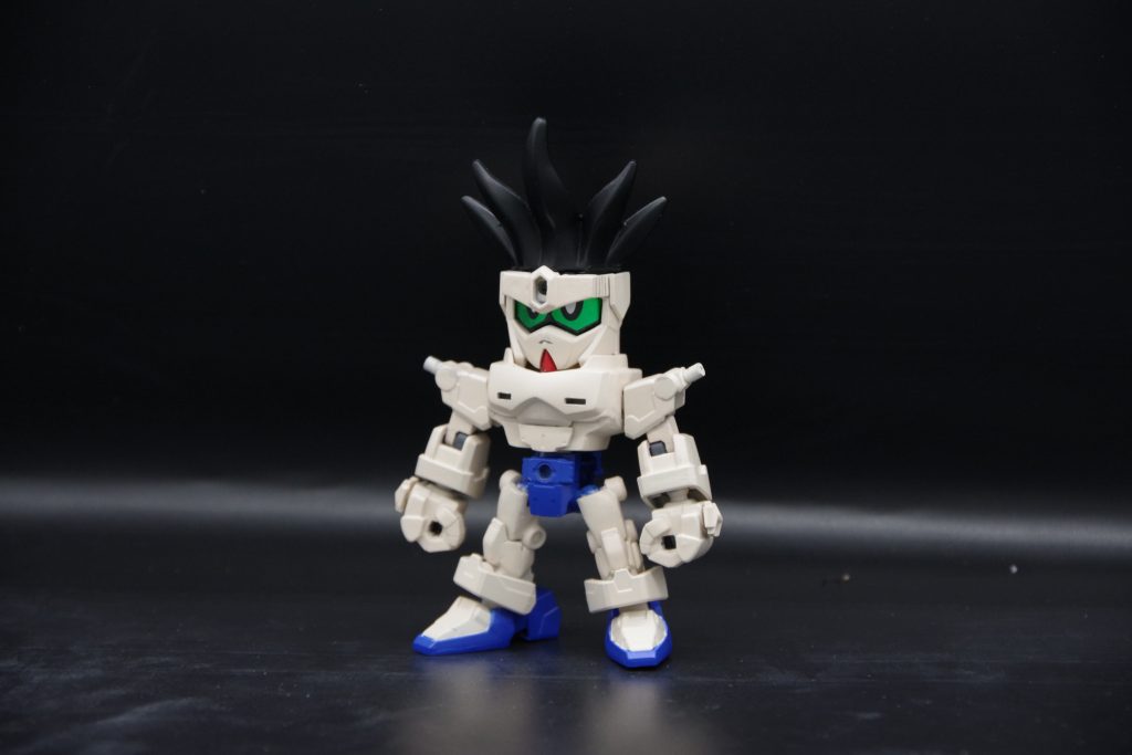 まずは素体。顔は騎士ユニコーンガンダムを使い、ボディは夏候惇ギロスに元キットをパテで合体。腕はBB戦士AGE-1タイタス。下半身は試作していた三国創傑伝の股関節の可動力を上げたものを使ってみました。