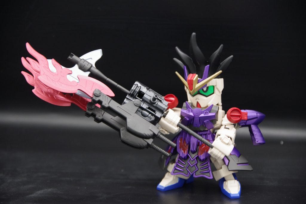 さらに大斧戦と双炎剣を合体させると「大炎斧戦」となり破壊力がさらにパワーアップする。 以上になります!剛覇頑駄無は昔から世代で思い入れがあり、BB戦士基準の関節で作りたいと思っていたところでジャンク品からいろんな連想ゲームをしてパワーアップしたら・・・な剛覇王頑駄無を考え付きました!個人的には髪型と口の1つのスリットがお気に入りポインツです(笑)そしてさらに剛覇頑駄無は異世界に旅をすることになり・・・? 次回を待て!ご覧いただきありがとうございました!