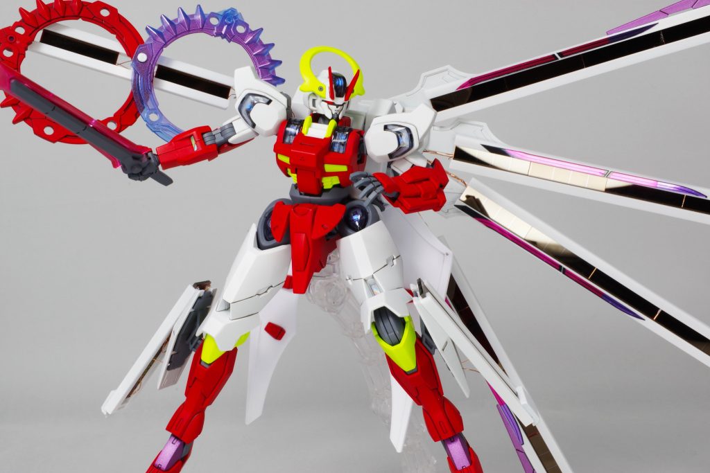 「太陽」と名付けたのでSDの何かの武器を太陽モチーフにパネルを増設しております各クリアパーツにLED１個パネルは２枚を使用しれっと剣にLED４個仕込んでますが わかりにくいですね〜🤔