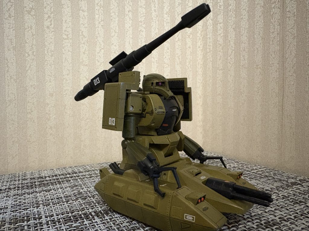 全体像です。180mmキャノン砲を装備したことで立派な火力MSになりました。榴弾や砲撃など複数の弾薬を切り替え可能な設定です。