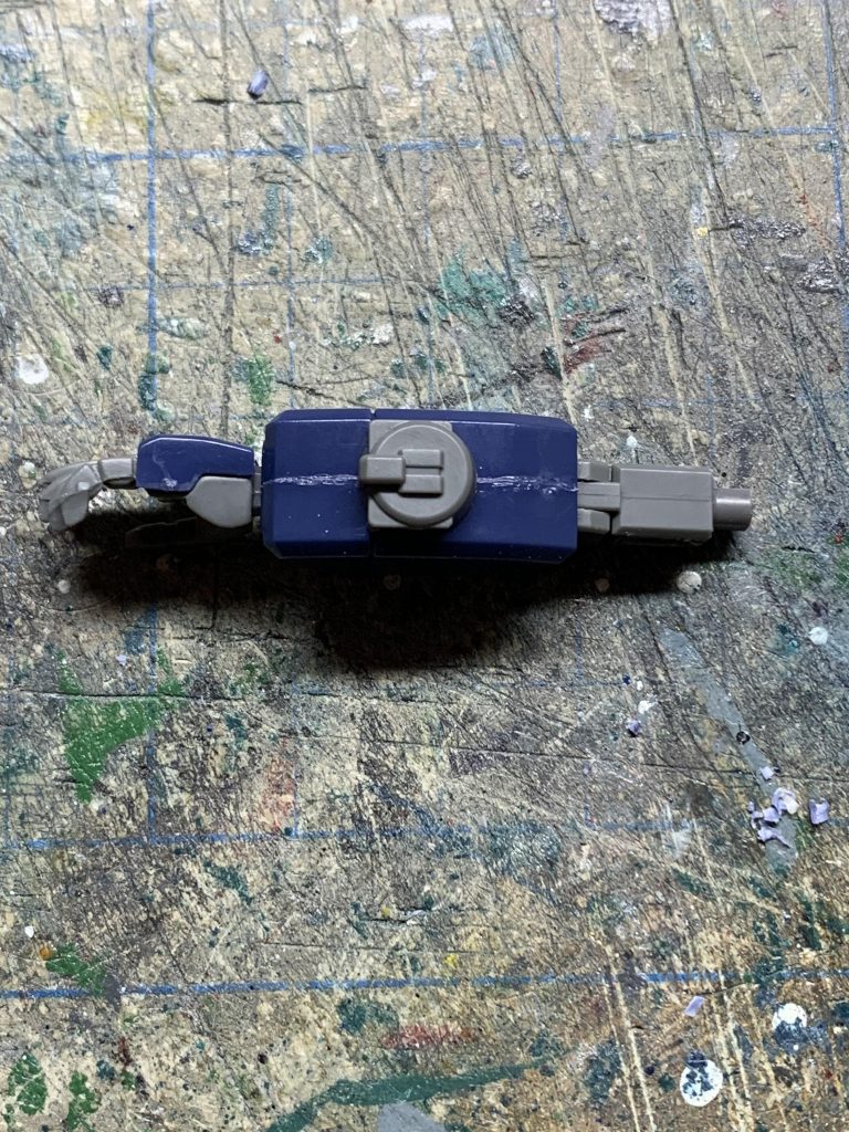 なおダボ穴を削り過ぎるとアッサリと抜けたらするので、シールドジョイントなどを差し込めばしっかりと固定することが出来ます。接着するなどして固定してしまうなら関係無いので、どうするかはお好みで。