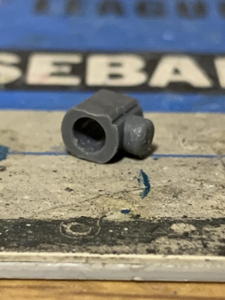 3mm穴のポリキャップを写真のように加工します。