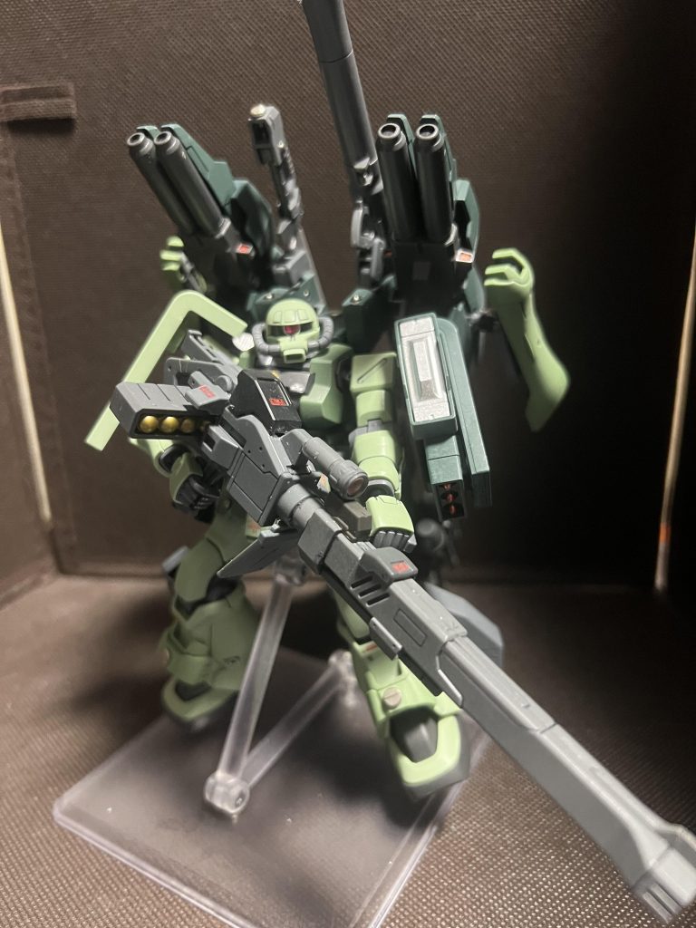 持ってる武器は遠距離で、弾速速くて、貫通力の高い武器をイメージして作成しました