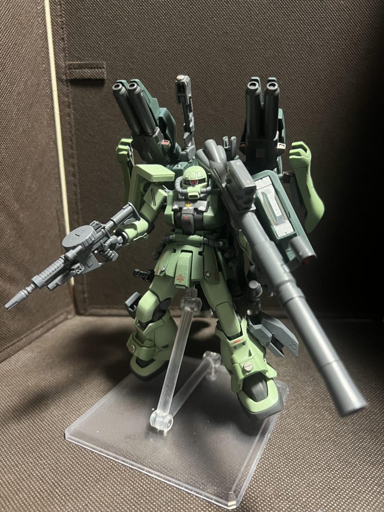 こっちが標準装備のつもり、ザクバズーカはシャアザクオリジンから拝借しました笑