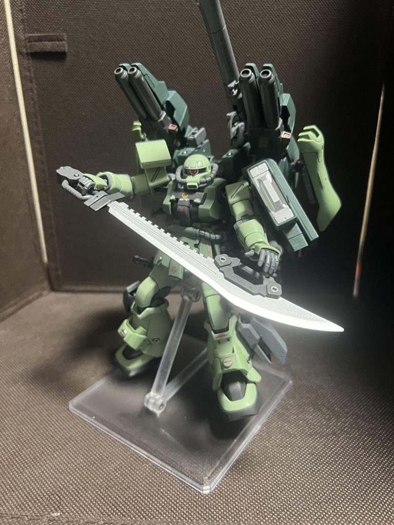 背中にマウントしてるヒートサーベルです。