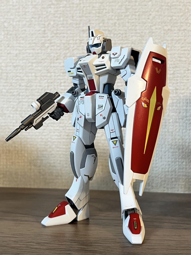 パーツ割がなかなか巧みで、塗装、マスキングのいい勉強になりました。シンプルな機体でナメてかかってバンダイさんの脅威の技術力にコテンパンに苦戦させられました。