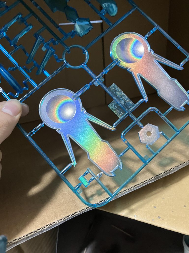 一緒に塗装したgセルフパーフェクトパックのエフェクトですが、ホログラム塗料のすごさを表していますね。