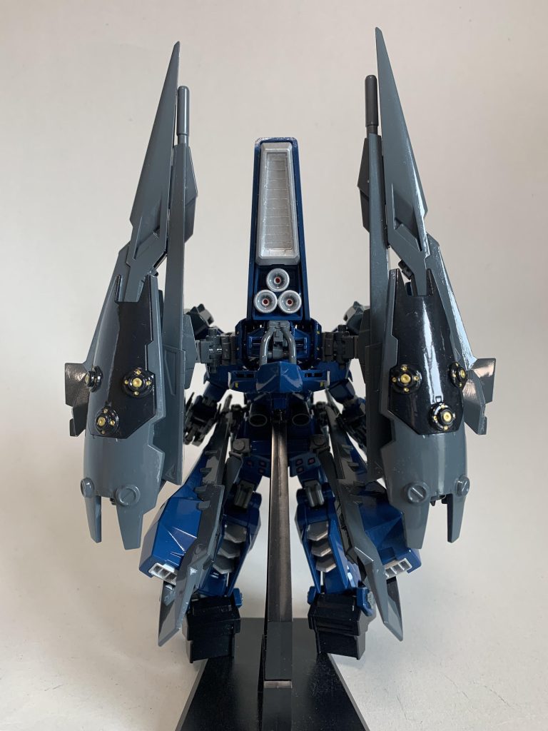 支援機フライルーユニットと合体した空間戦闘仕様。シールドバインダーを装備する事でブースターとビームキャノンが増えて火力と機動力が強化された形態です。主に宇宙での使用がメインとなります。