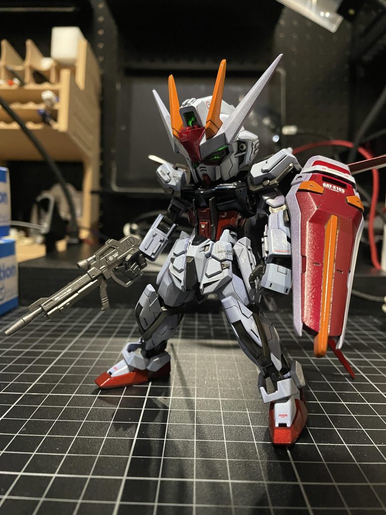 初めての電飾で目をバシッと光らせるはずが、、、ものすごく薄っすら光るだけ(gundam-kao5) 結局、ラピーテープ貼った上にUVレジンで誤魔化しました