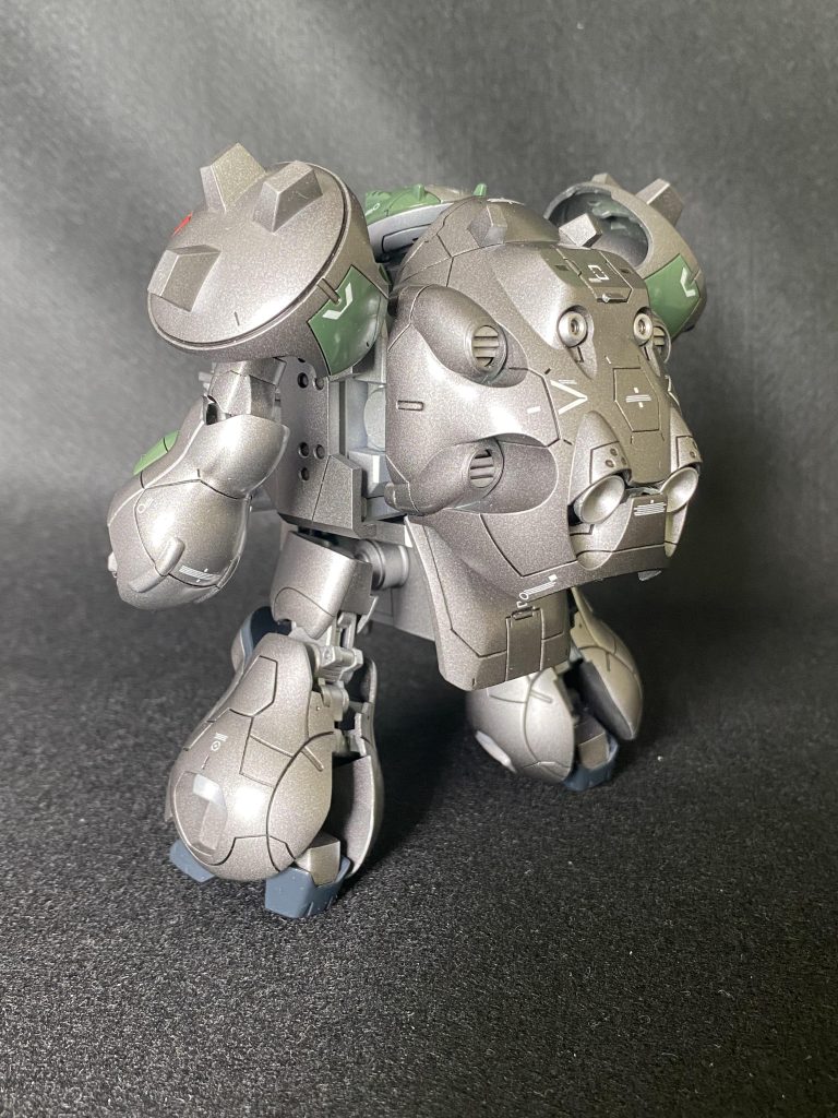 前に投稿した2体とのチームを想定しており、この機体は、胸部4連キャノン×2と高装甲による接近格闘そして…