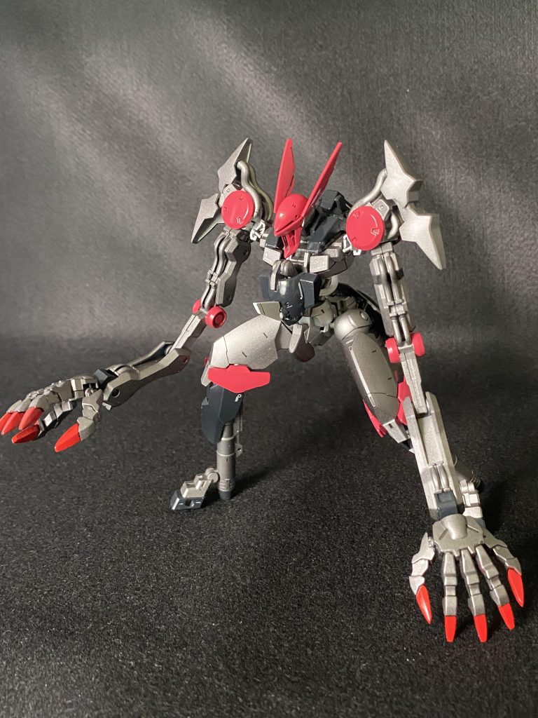 同時期投稿作の中では、見た目でのゲテモノ感が強いのはこの子かも知れませんね。今回の作品は、3体居て初めて成立する物として作りましたので、良ければ直近の他投稿作も見て頂けると嬉しいです。