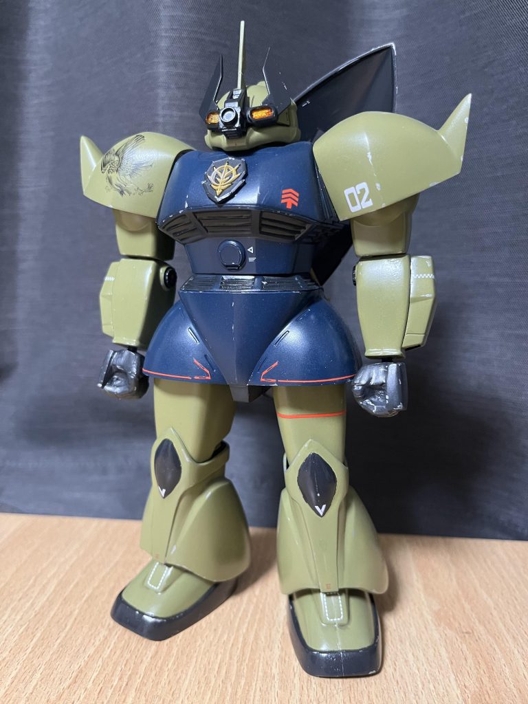 レビューでも見て分かっていたのですが、可動範囲や顔の造形などいろいろ難ありでした…。なので顔は30MMのパーツで誤魔化し。