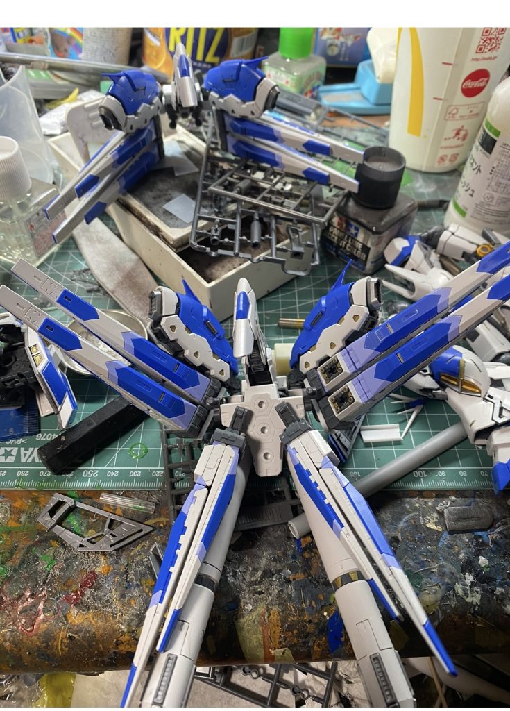 ファンネル取り付けのためのフレームをぶった斬って試行錯誤しました。