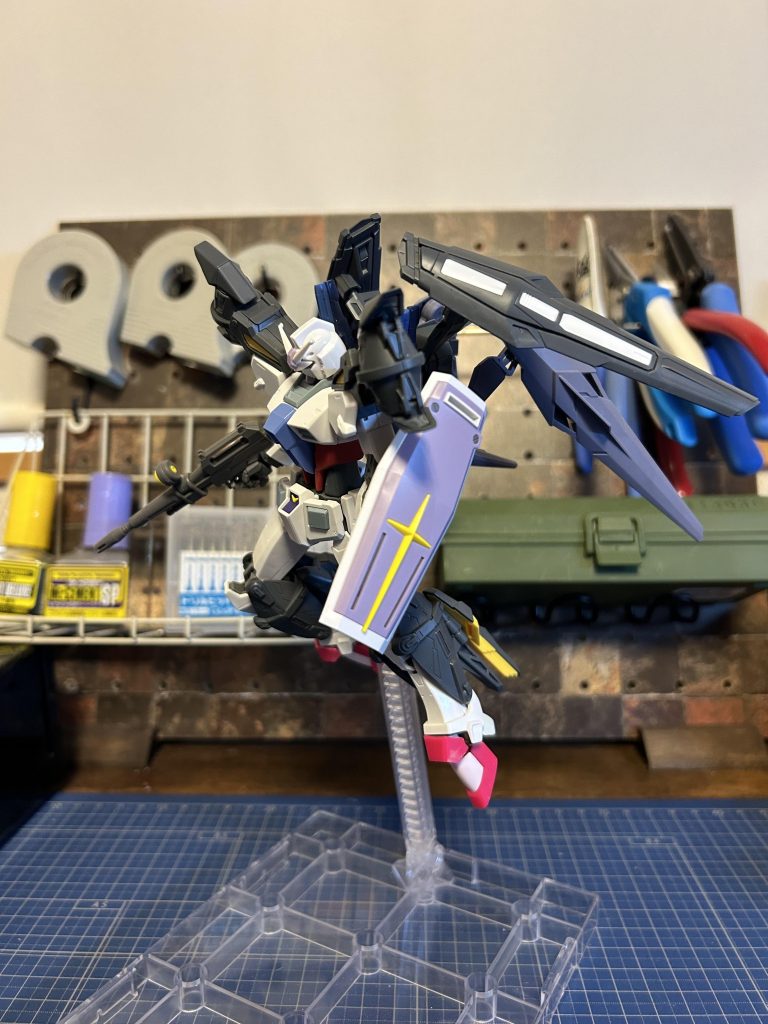 構想初期、可変機ではなく、パーツ換装による空中モードを思案中でした。