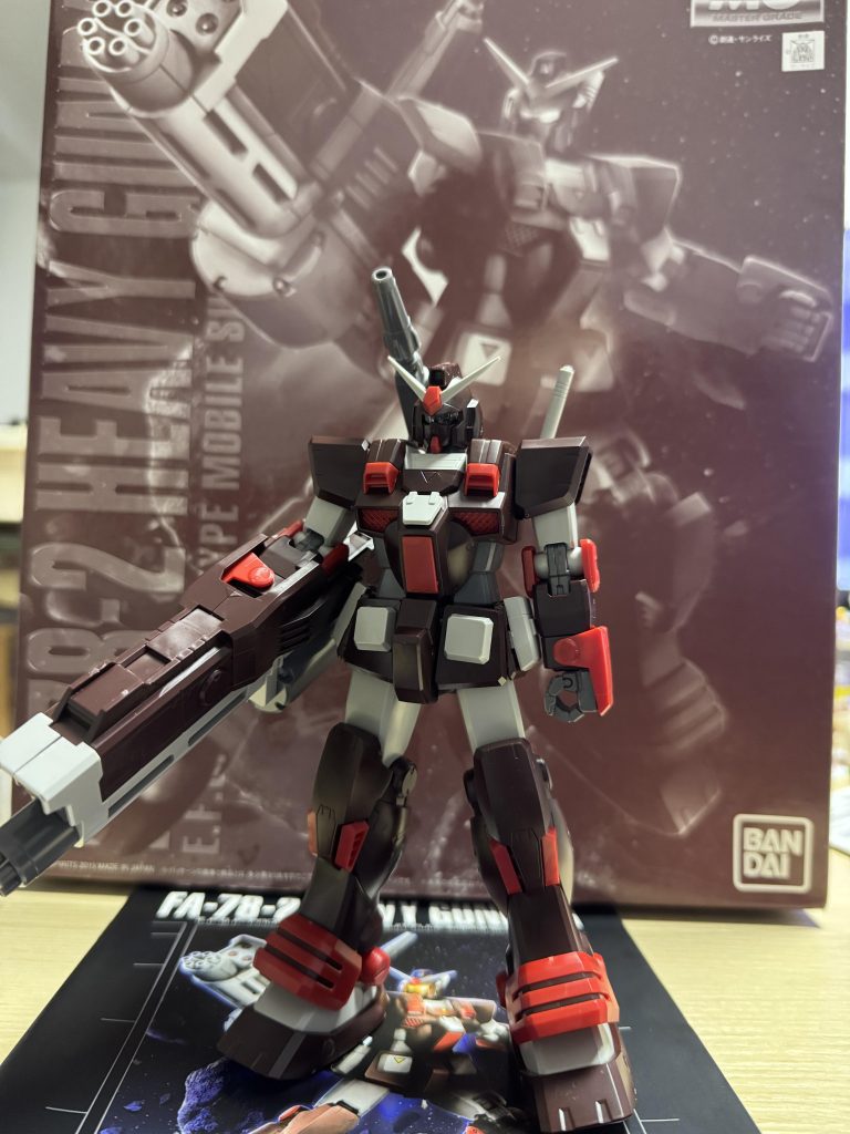 元はブラウン基調のコレです。最近マンガを読み返していた所で先に仕掛かっていたものを置き去りにしてコチラを作成しました。