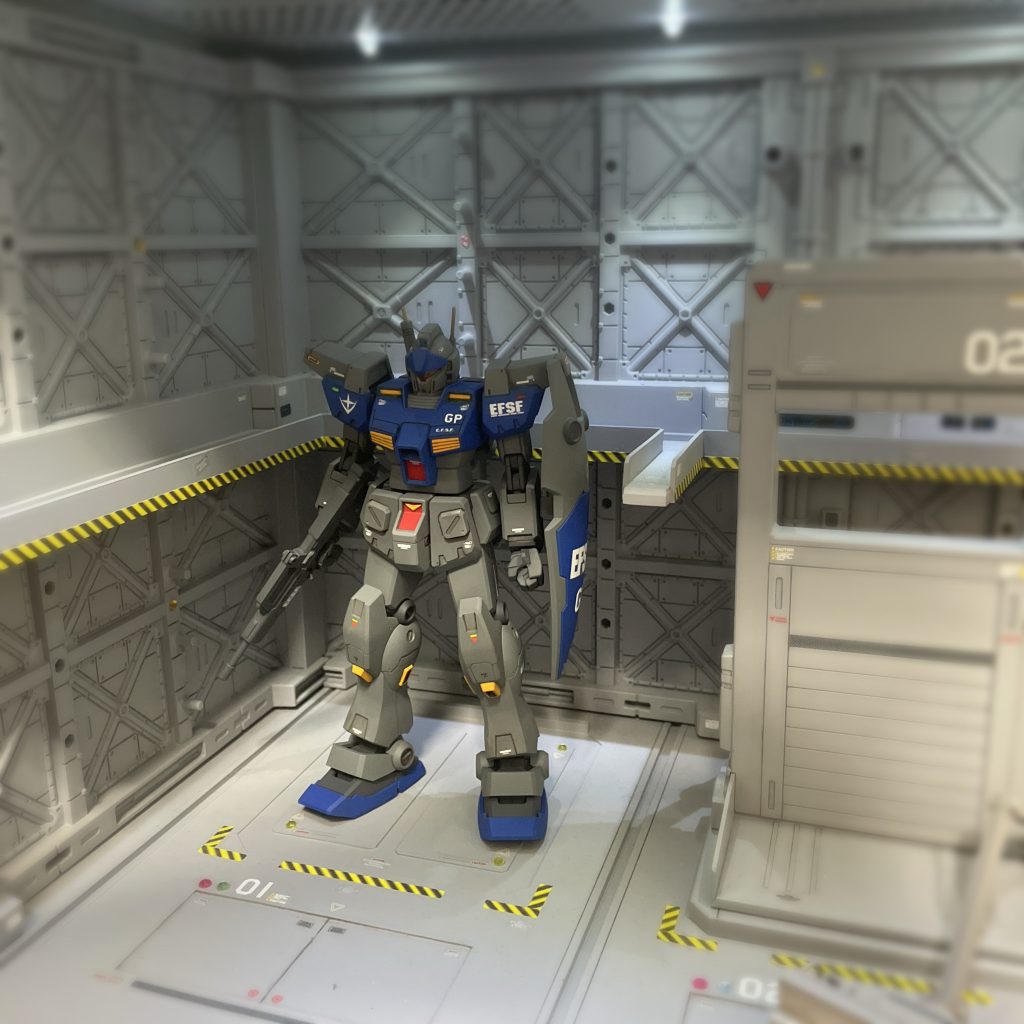 全景を俯瞰でジム・カスタムといえばホワイトカラーが定番ですがマスターアーカイブで見つけたこのカラーリングが気に入ったので作成してみましたが、メイン機になれそうな位のカッコ良よさを感じる機体👍