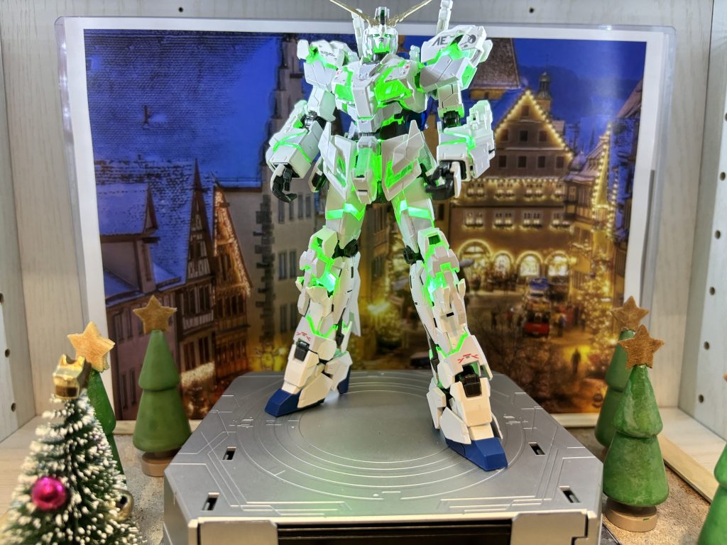 お台場のユニコーンのポーズの固定です。内蔵ライトの色が変わります。