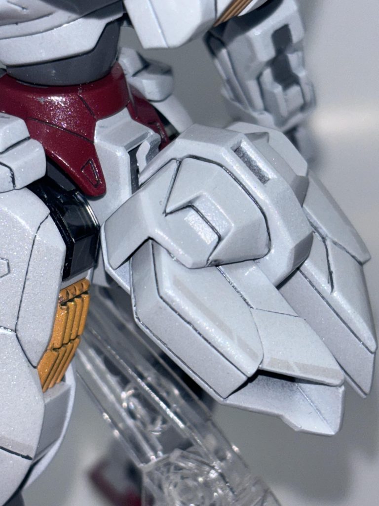 動かすとリアスカート？が干渉するので、可動域を作って可動化。