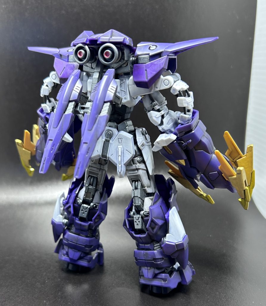 本キットの目玉である接近戦モード。技術があれば赤く塗ってジャスティスに乗せてみたいところ。