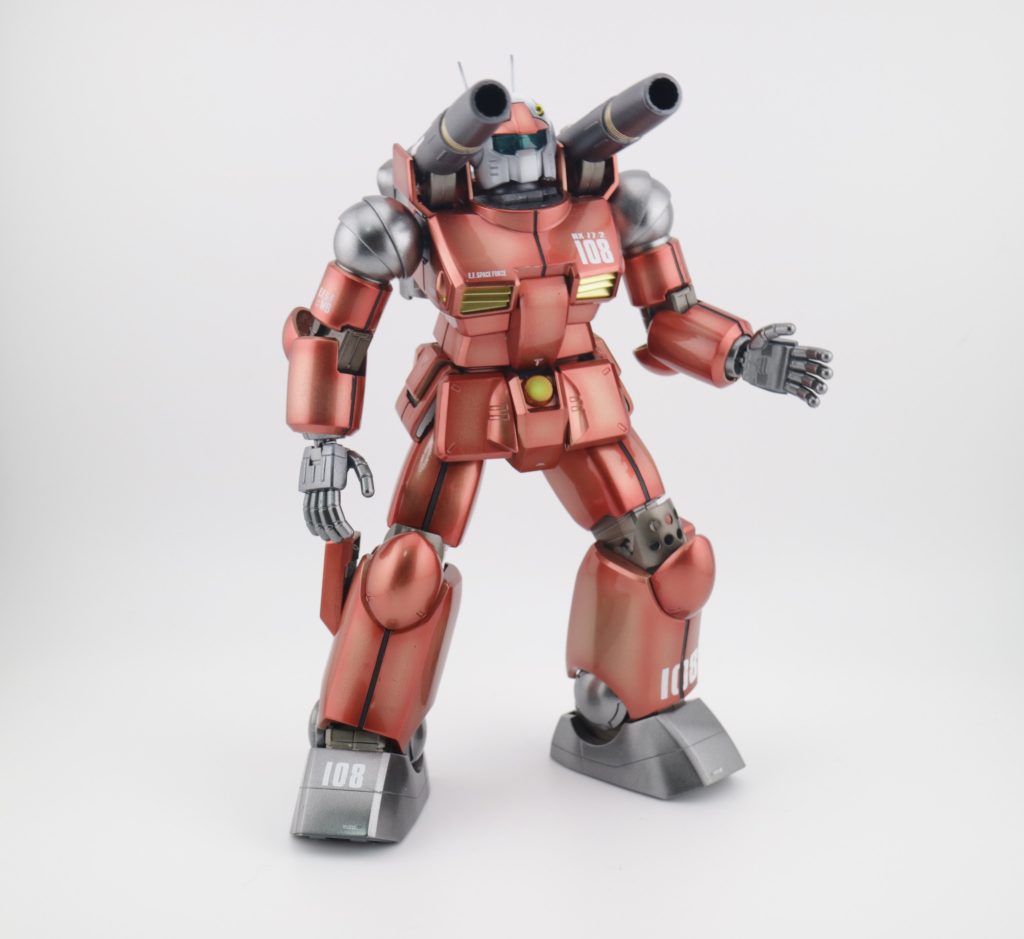 キャンディ塗装をやってみたくて塗ってみましたデカールは、キット付属のドライデカールを貼った上から、クリアで保護してありますMGを組んで初めて知りましたが、ふくらはぎ横の手榴弾って原作設定ですかね?