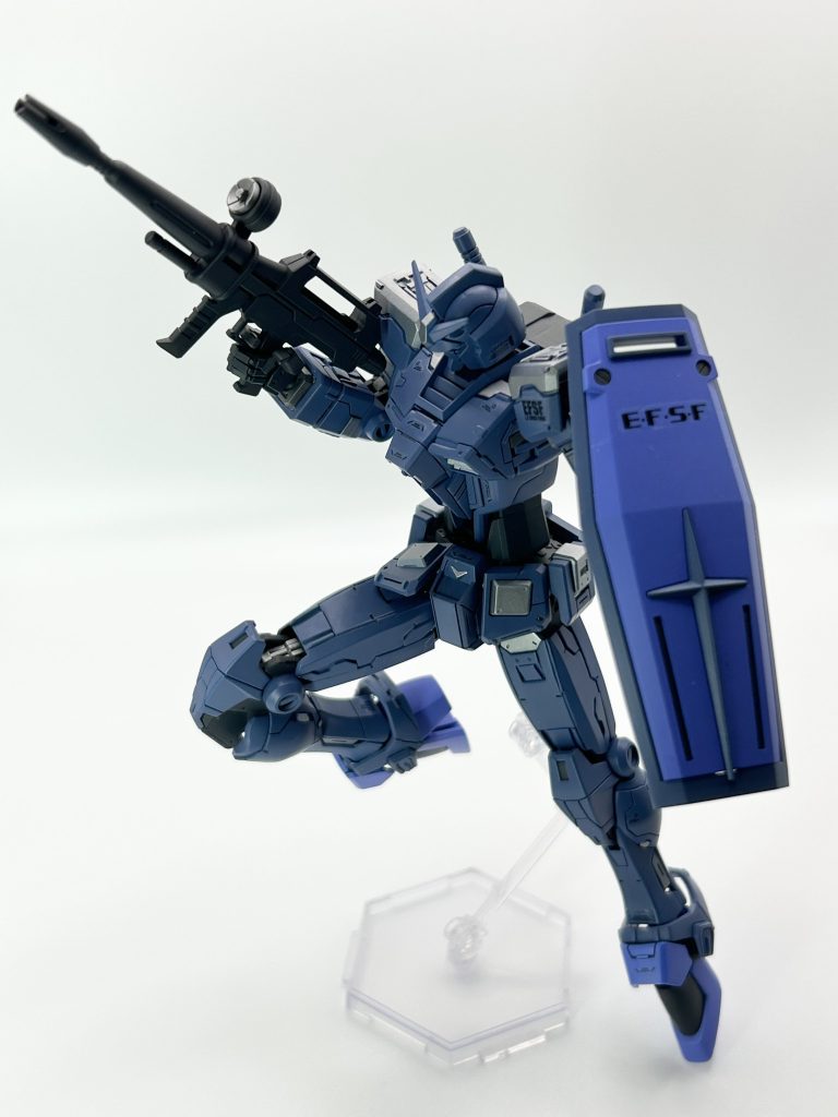  beyondグローバルガンダムは、その他既存のHGガンダムに比べ、スタイリルが細身になり胸部に丸味が増し、腿が長い。シュッとした特徴を活かす様に、足はヒール化、腹部も変更し自分好みのスタイルに。