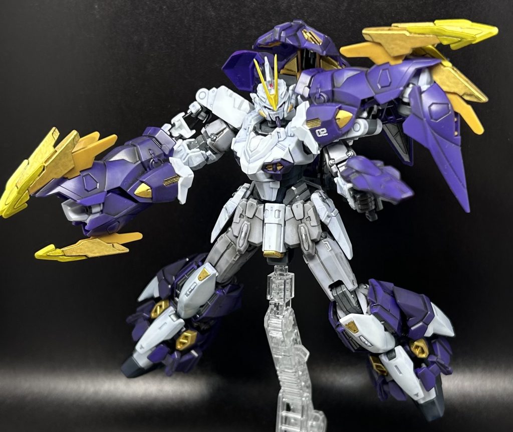 今回なるべく成形色を活かしてみたいと思い、ゴールド系と関節以外は部分塗装のみで。デカールに失敗した為、それらは控えめになりました。（最低でも02の数字だけでも入れたかった）ここまでご覧頂き、ありがとうございます。