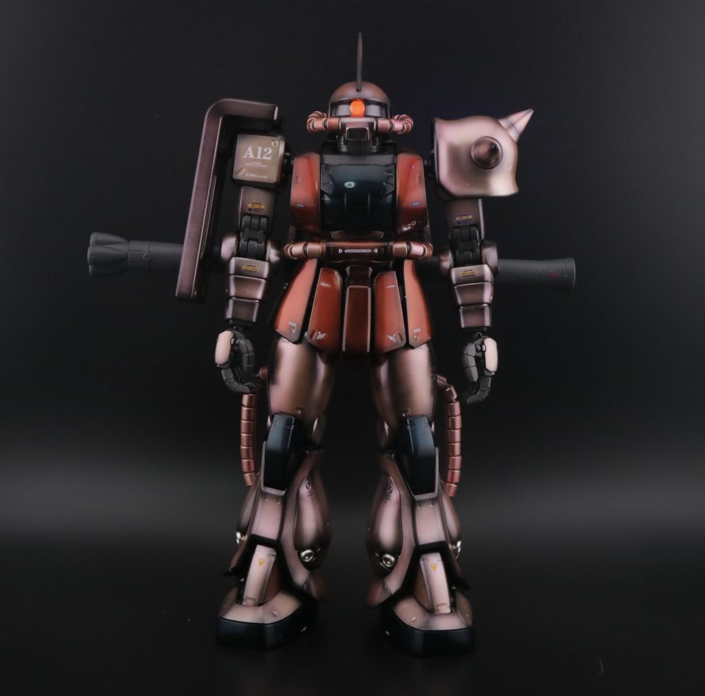 モノアイは蛍光塗料で塗装中心部は蛍光レッド、外側は蛍光ピンクで塗り分けたけど全くわかりませんね