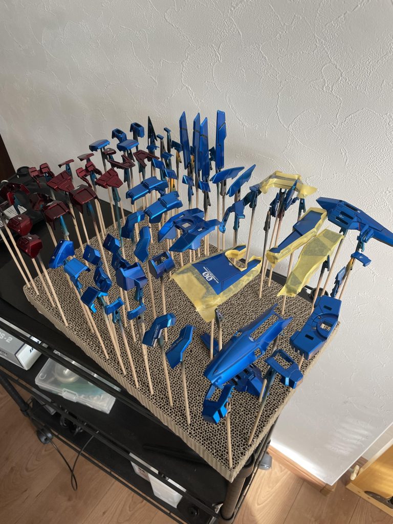 PGでキャンディ塗装初だったので苦労と費用のダブルパンチ。(zaku-kao9)レッドフレームはもう少し明るく仕上げたかった。。。