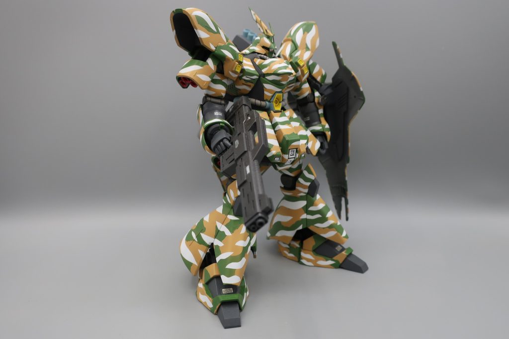 例１　運転中　後ろから白い車に煽られた時「それ以上はやらせん！アムロ！」と　声に出して言う事で平常心を保ち安全運転に繋げています。