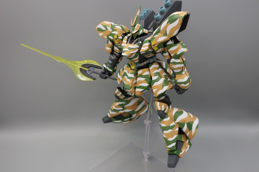 例６運転中　渋滞の列をすり抜けていく車を見た時「モビルスーツ部隊を突破したのがいる！」