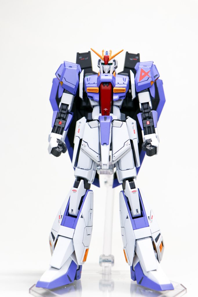 腰の幅マシ、各所にフレームディテール、その為変形はしません。脚伸ばしたり端部薄くしたり、ハンドパーツも置き換えて大型化。