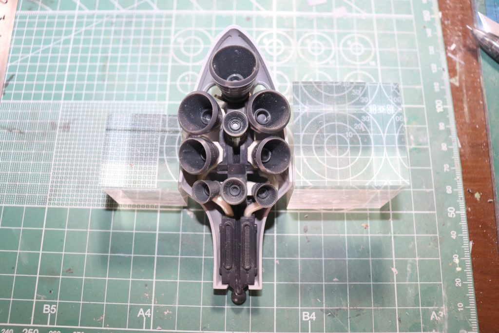 バイダー裏のバーニアは市販パーツに置き換えました。