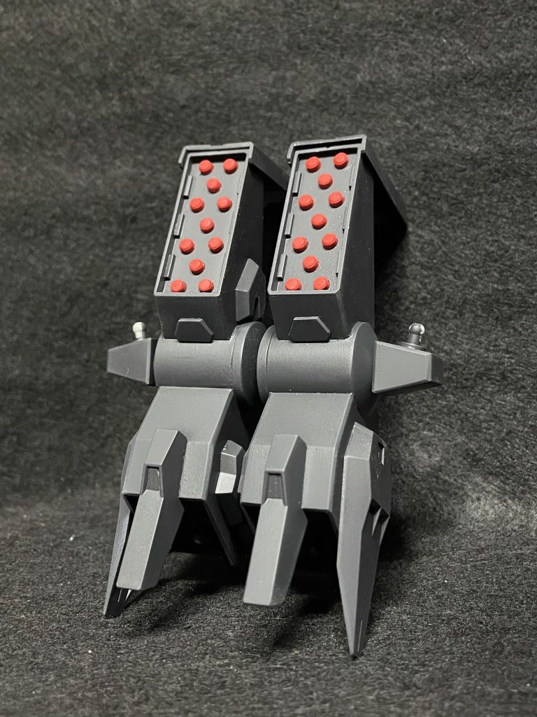 バックパックはプラ板からスクラッチ、ミサイルは位置がずれないように気をつけながら穴をあけ、一つ一つプラ棒で作りました