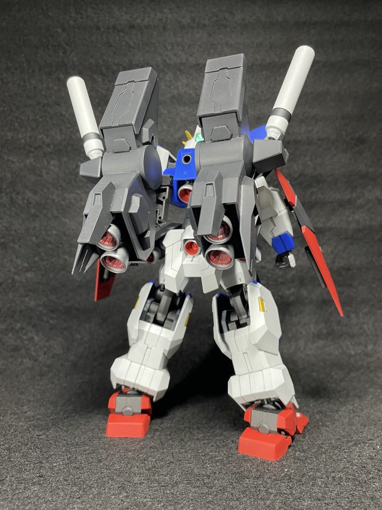 バックパック兵装はZZ要素として、ミサイル、大型ビームサーベル(ビームキャノン)