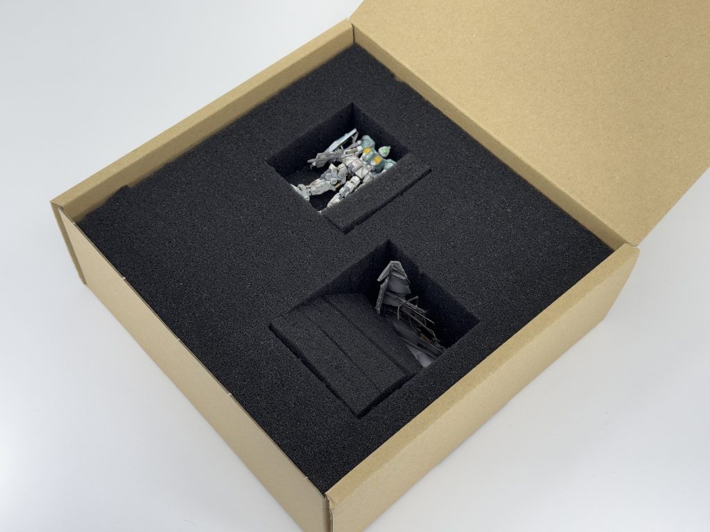 こちらも保管、発送の専用箱にいれて完成後は保管しています。