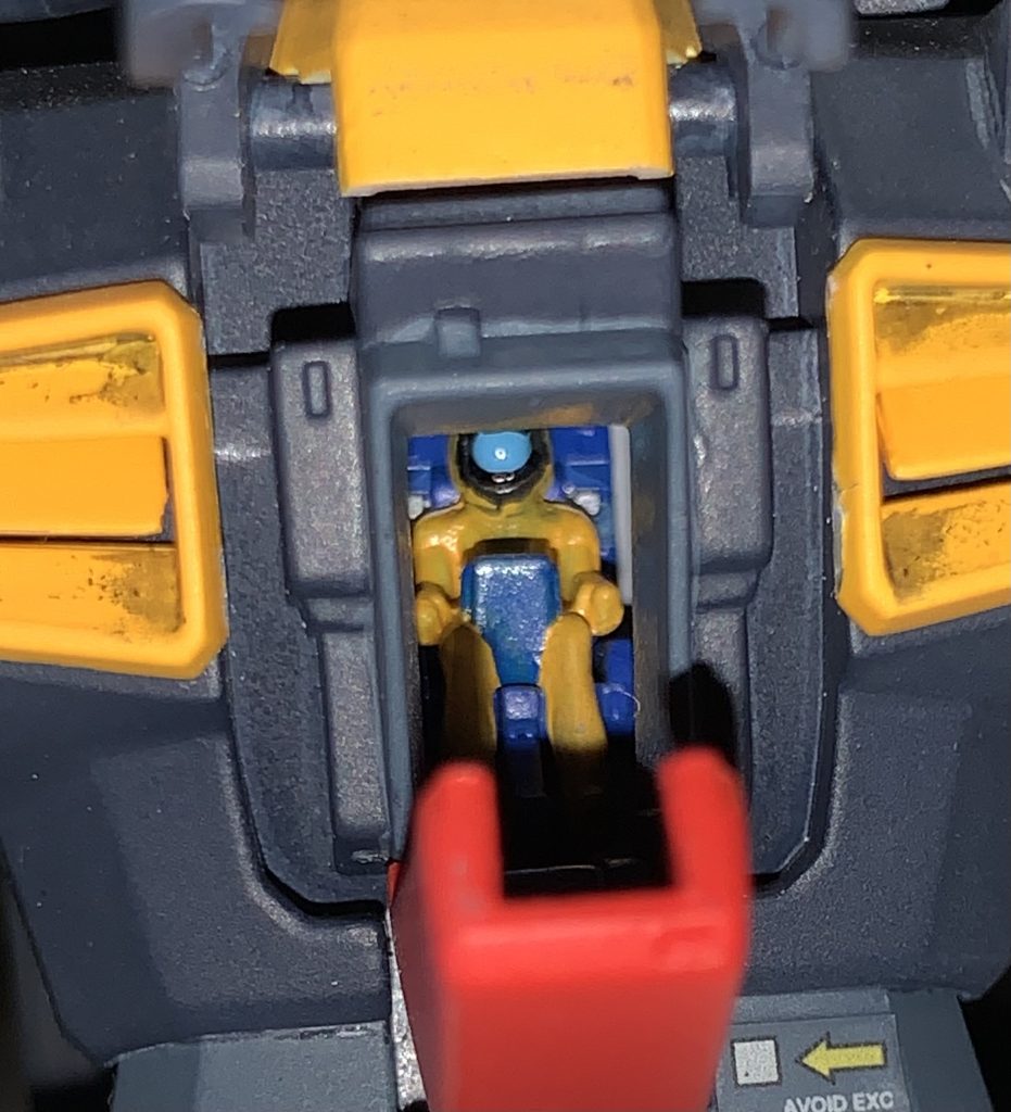 パイロットは黄色で塗りました。